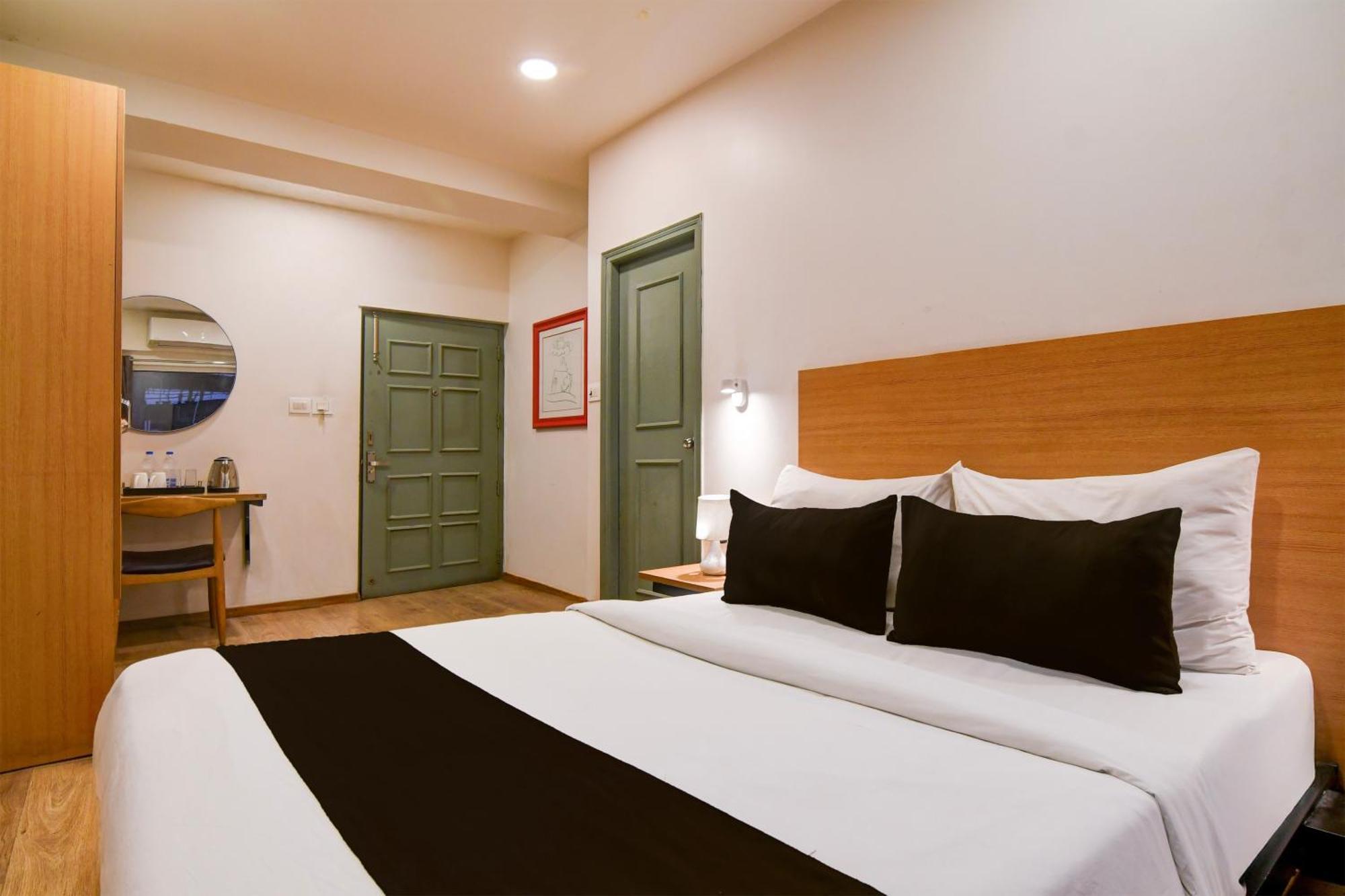 Super Townhouse Vip Road Formerly The Sky كولكاتا المظهر الخارجي الصورة