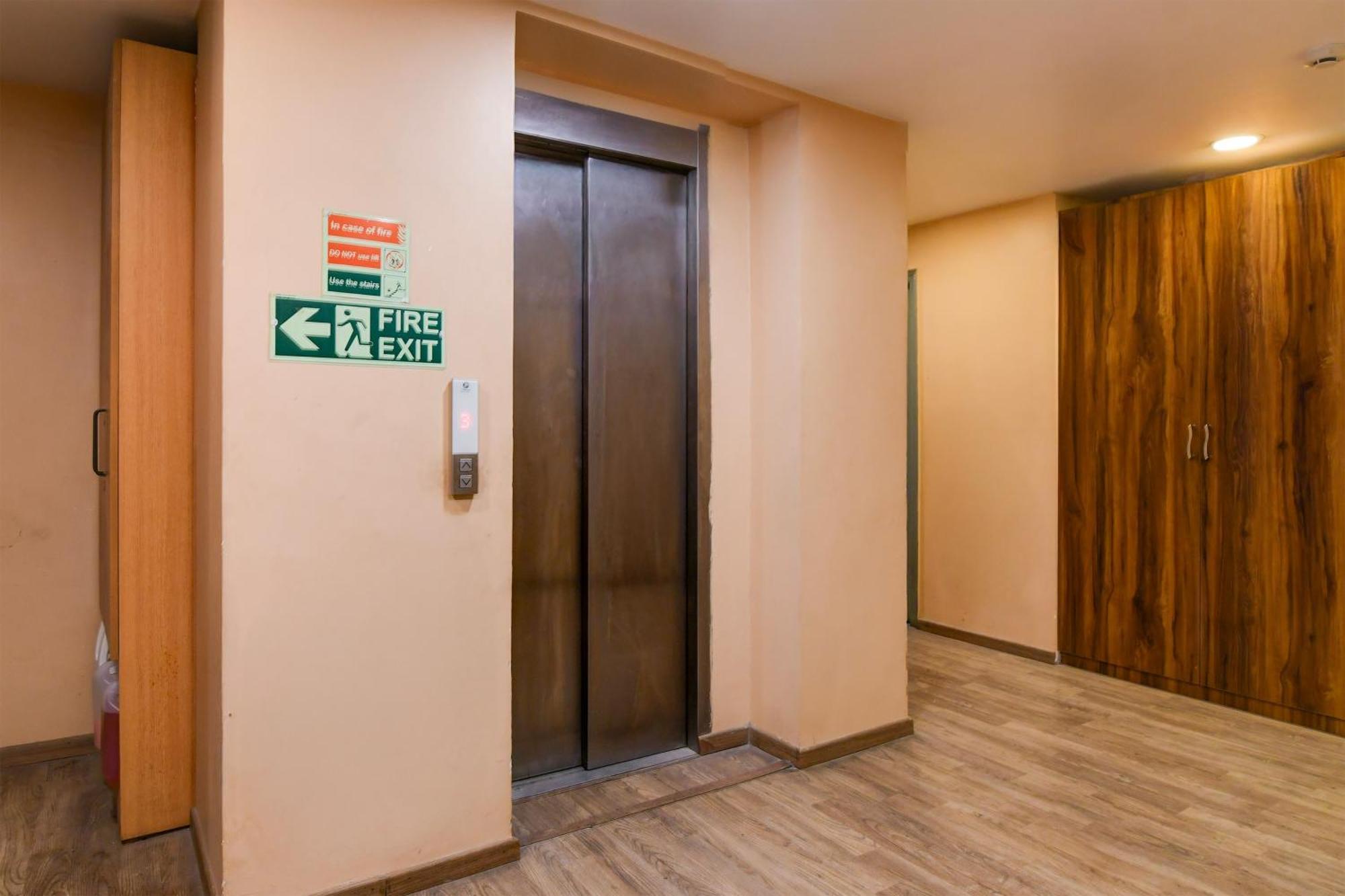 Super Townhouse Vip Road Formerly The Sky كولكاتا المظهر الخارجي الصورة