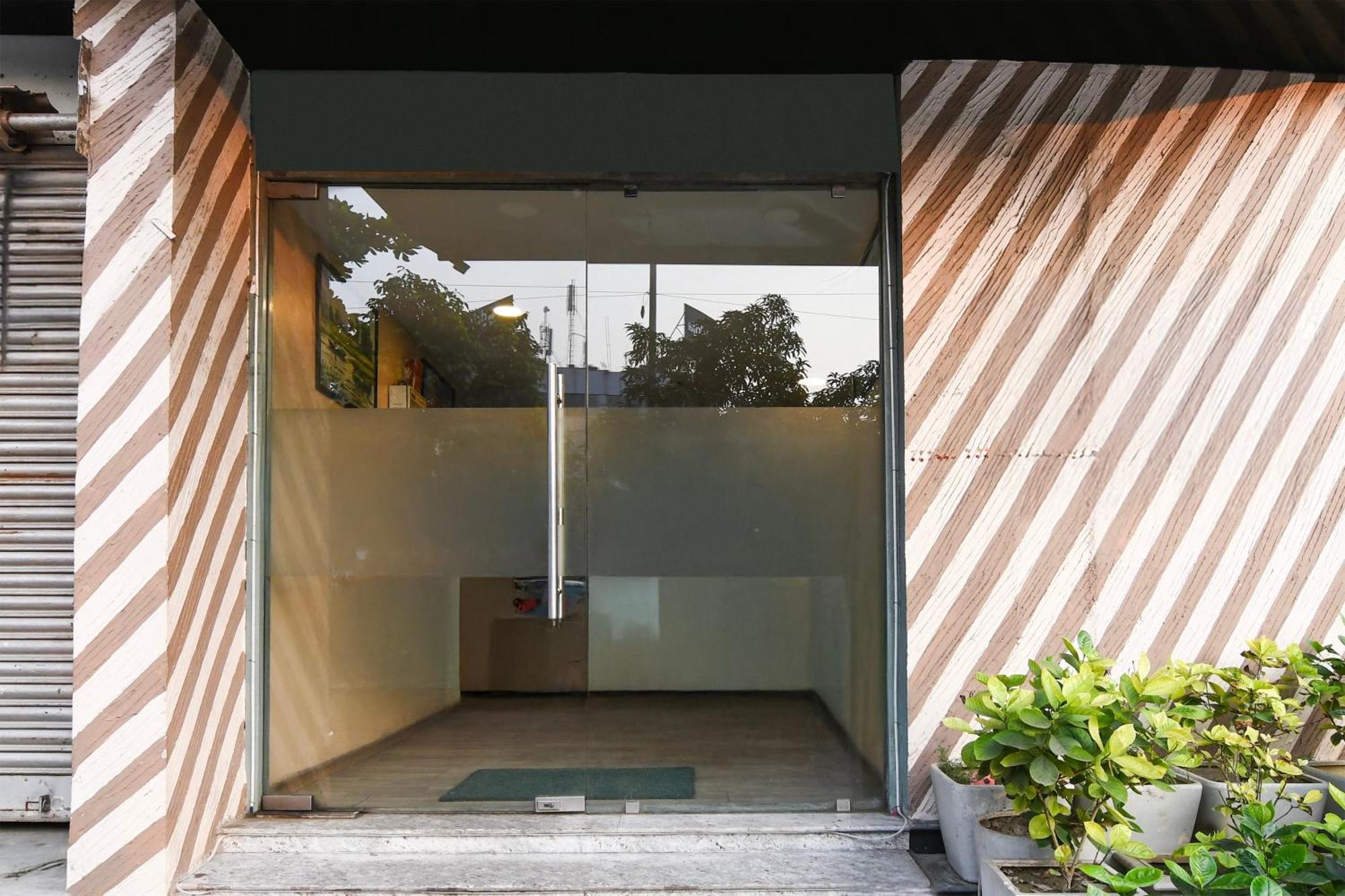 Super Townhouse Vip Road Formerly The Sky كولكاتا المظهر الخارجي الصورة